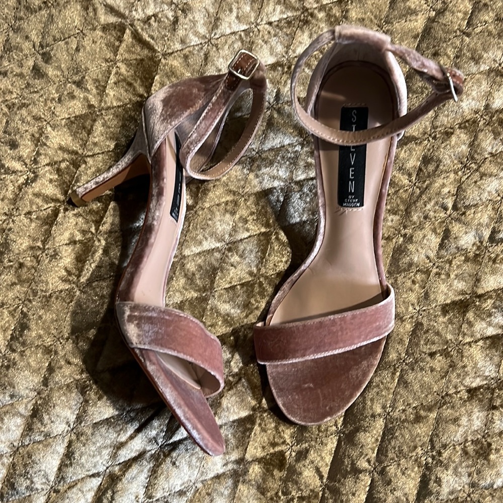 Steve Madden Blush Crushed Velvet Heels